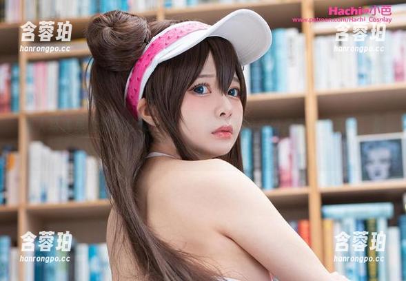 双人写真里看到的Hachi小芭，图集里的姿势是真会挑场合，是个逗比吗？