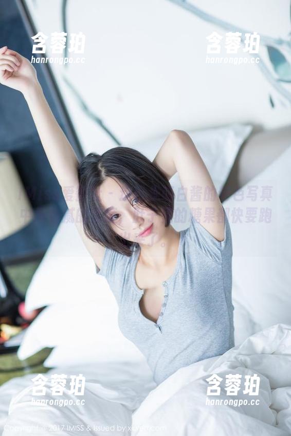 IMiss爱蜜社 - 这已是萌白酱的粉色写真中最甜腻的角度，肚子里的糖果都快要跑出来了。