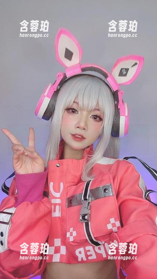 她又回来了！PoppaChan的博丽灵梦最新合集，让人忍不住想多看几眼。