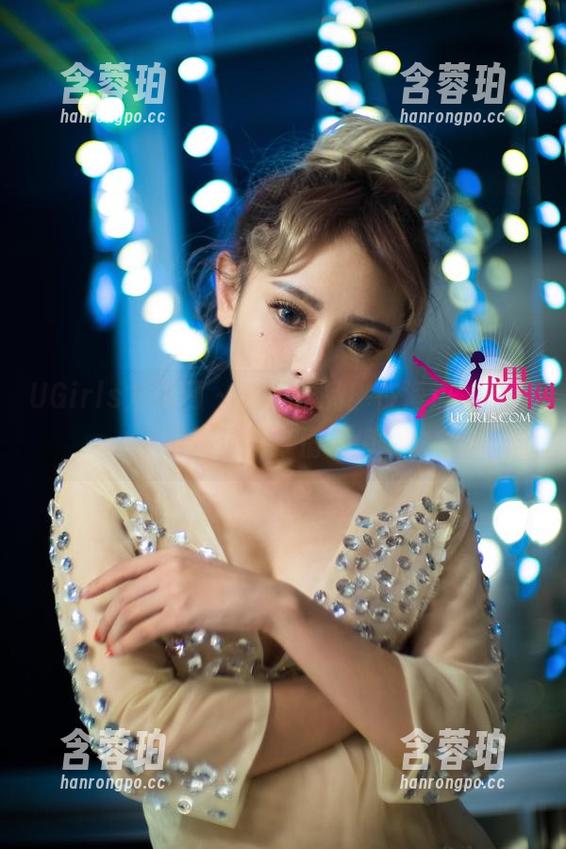 UGirls尤果网 - 最新作品！在海边，李凌子与海浪“打情骂俏”！