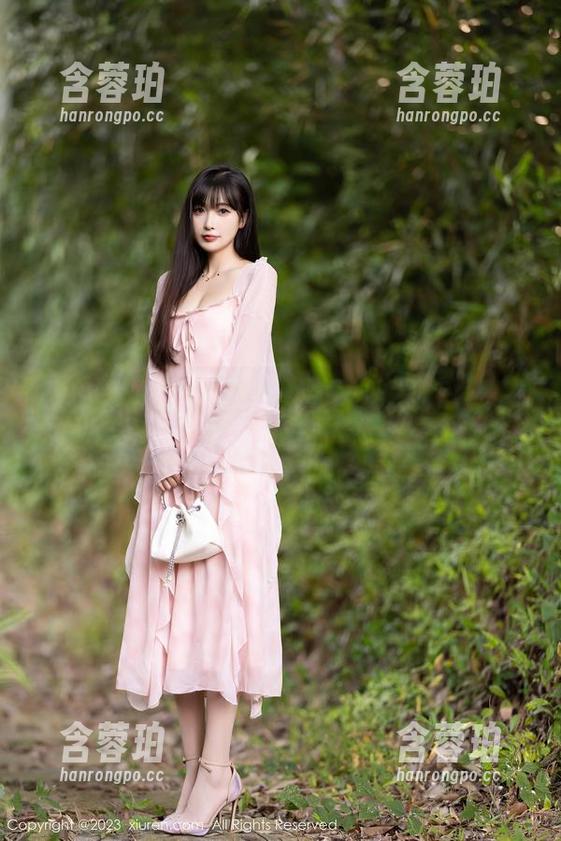 Xiuren秀人网 - 小海臀Rena新作：高跟鞋与美图的完美碰撞，谁还想花钱呀？