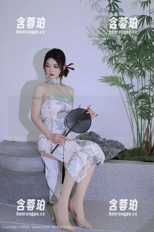 Xiuren秀人网-李雅柔182CM Xiuren秀人网 - 李雅柔182CM的连体衣作品,这种观看体验让我有点...说不出的复杂。
