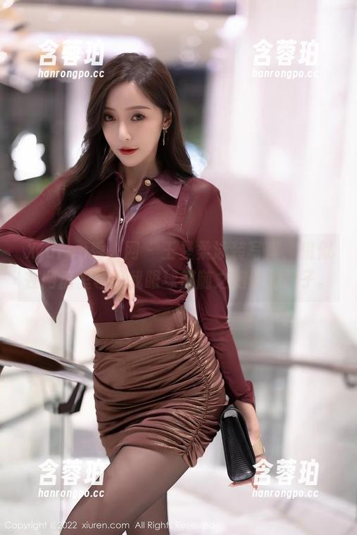 Xiuren秀人网 - 王曼柔泳装写真，貌似在网盘里等着我眼球都随之跑偏的样子。