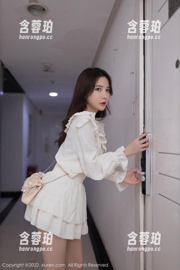 Xiuren秀人网 - 美昕Yumi+蕾丝，定制写真中的挑逗与优雅交锋
