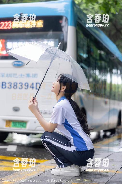 Xiuren秀人网 - 任性看看，肉晴MINI的白丝世界：一次免费套图的大胆旅行。