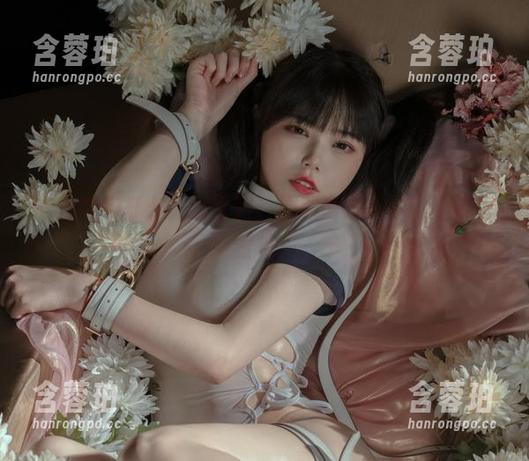 七月喵子打卡美脚福利，原图请放心拿，不要害羞哦！