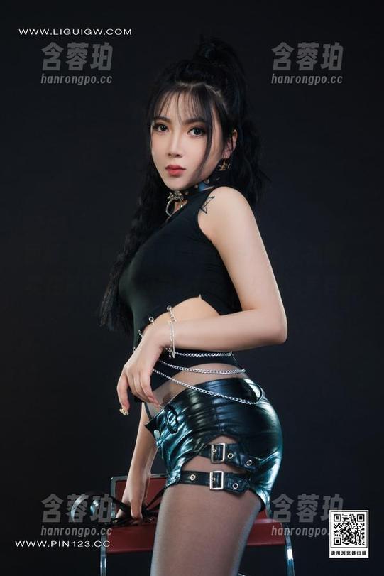 丽柜 - 猫咪玩偶和兔子的奇葩合集美图，实在是让人不知发表评论，只能自言自语了。