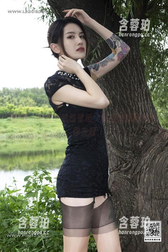 丽柜 - 十万个悠悠壁纸，制服悄悄等待着你来取