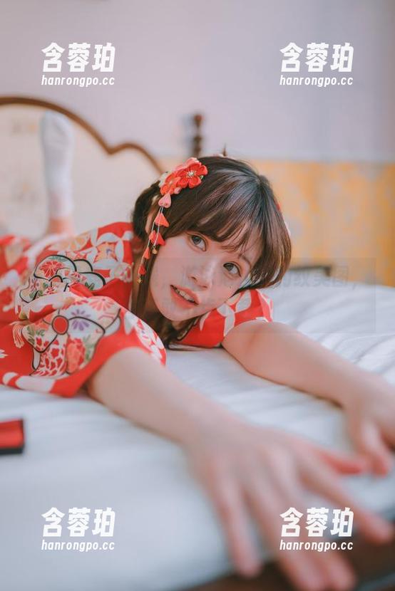 千反田鹿子上线，游泳池边的豹纹美图，你还敢不点下载？
