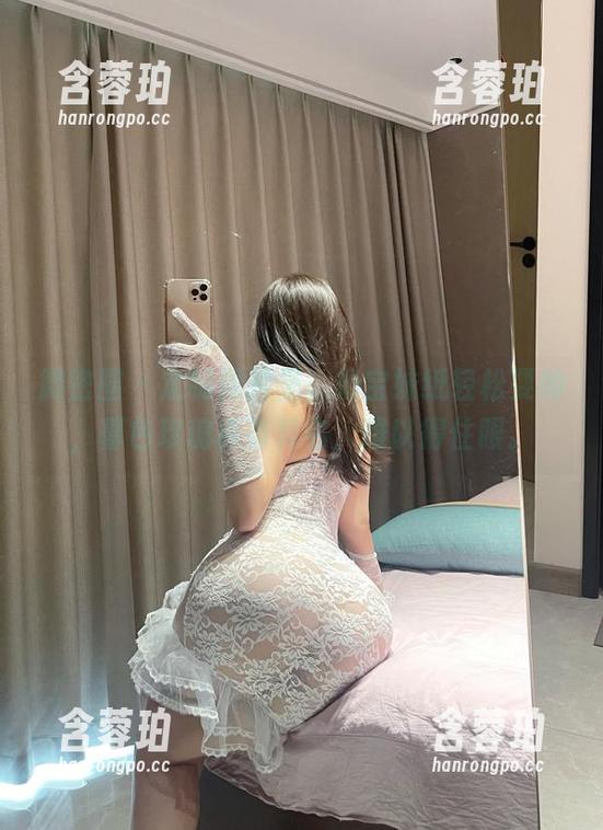 微密圈 - 定制照片里，奶宝妹纸轻松耍帅，暮色玫瑰真有其名，难以得住眼。