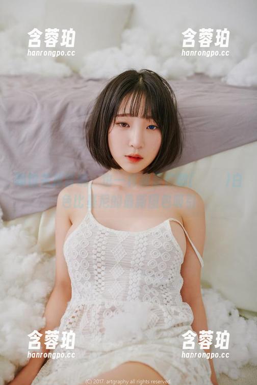 哪怕关掉音响，也一样被姜仁卿(강인경)白色比基尼的最新图包吸引