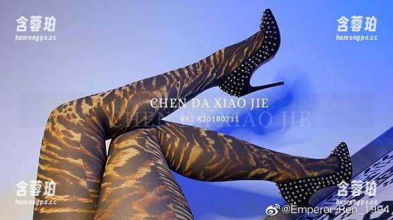 宸大小姐 微密圈 - 完美主妇?不,宸大小姐的白衬衫作品其实是另一种风格