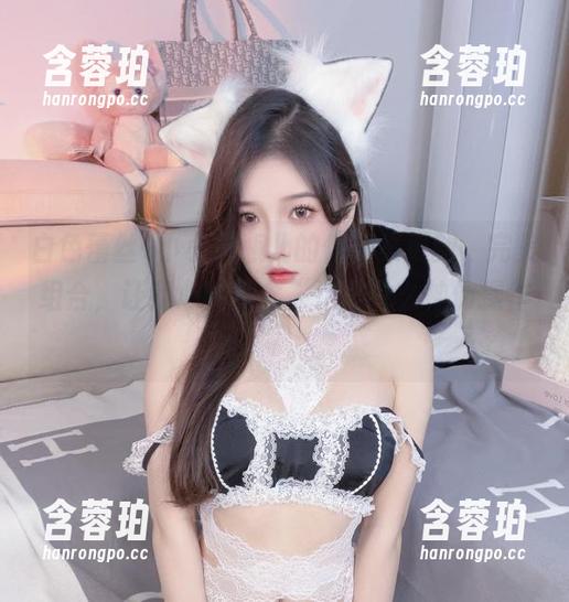 白色蕾丝+小小奶瓶儿的作品集更新，完美组合，让我心中默念“这是什么神仙操作”。