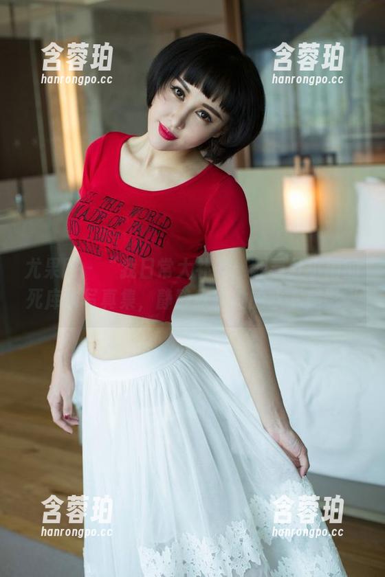 尤果网 - “我日常大补课：翻看杜小雨的死库水写真集，静静欣赏她的水下美影“