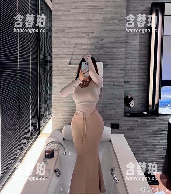 微密圈 - 想要希希Gina的全套礼服？下载好之后再试试找镜子！