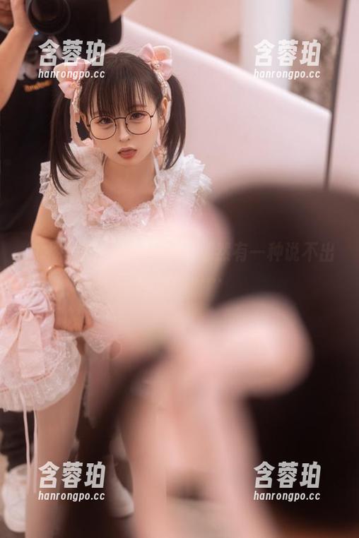 幼水铃衣：天台套图，果然有一种说不出的慵懒……
