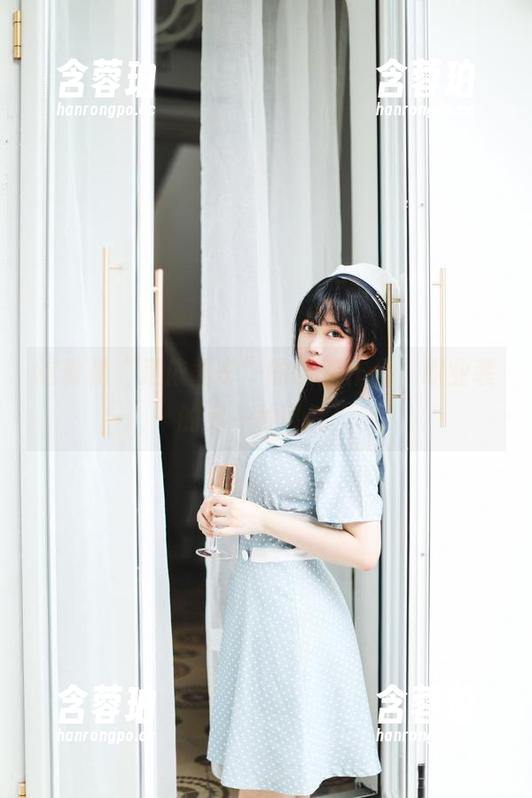 是依酱呀 这就是“是依酱呀”的最新作品,职业装的另一种可能!