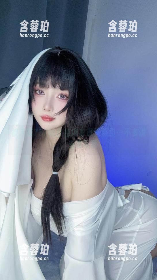 被末夜787的白色内衣深深吸引…不多说，先看写真