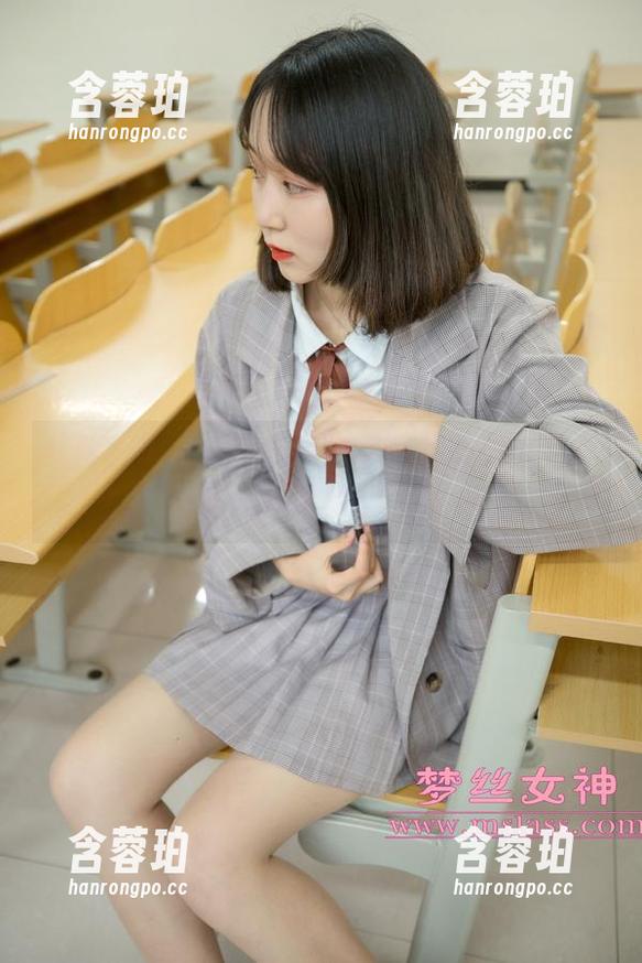 梦丝女神 - 美图套图！小唐嫣的旗袍包裹，仿佛在暗示什么…嘿嘿。