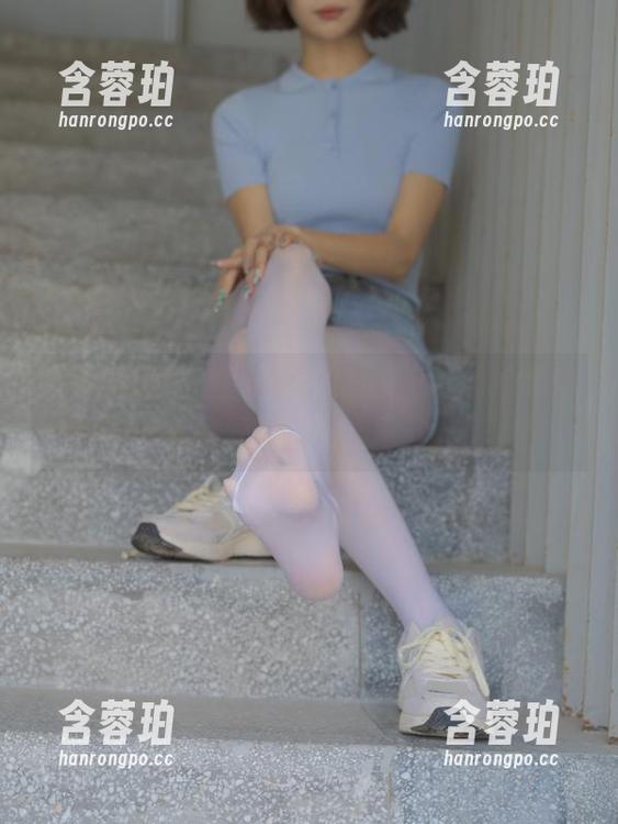 森萝财团-小夜 森萝财团 - 哇,小夜的写真分享,好像这18D油亮灰丝真的比我早就会闪啦!