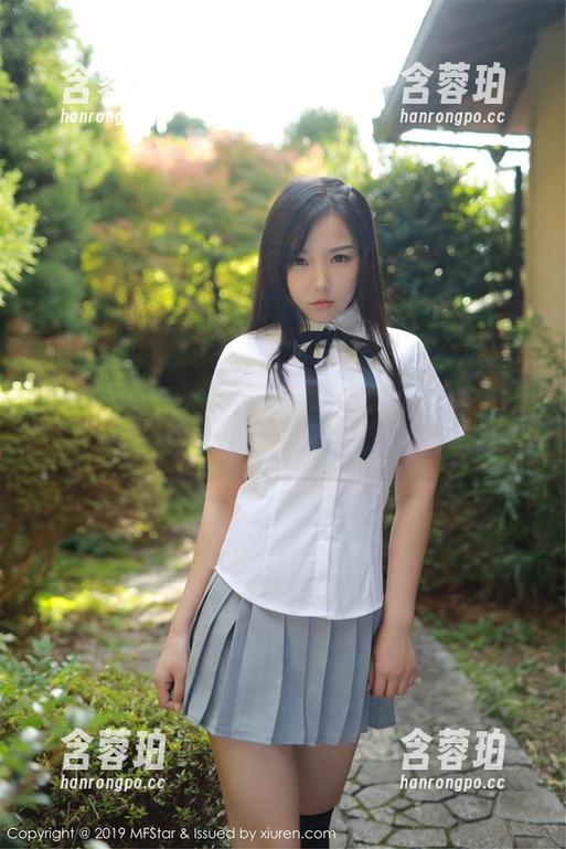 模范学院 - 壁纸里的Baileys香儿学姐，有超能力，每次睁开眼都被治愈了。