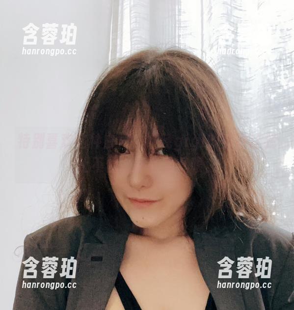 特别喜欢这种白裙，樱晚gigi的美图让我止不住地想多看几眼。