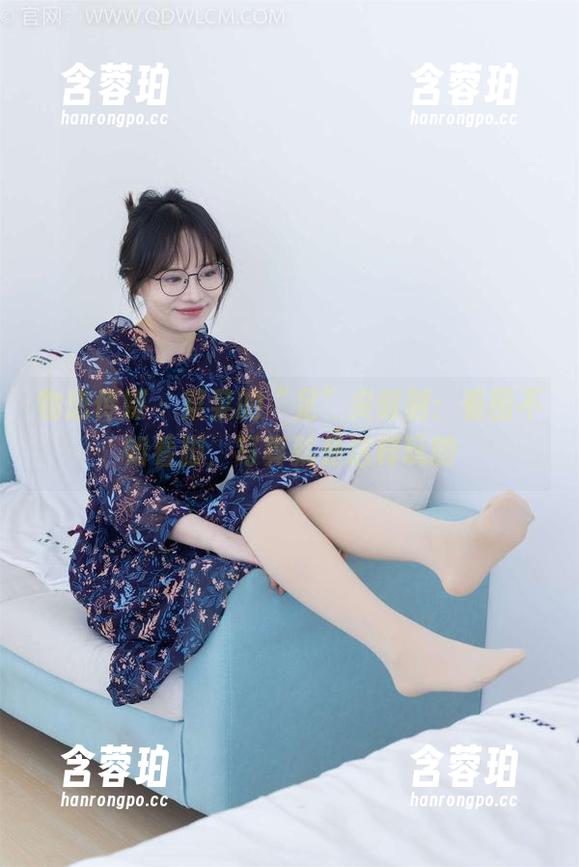 物恋传媒-菜菜 物恋传媒 - 菜菜的“足”尖时刻:看图不如看脚,写真就是这样玩的