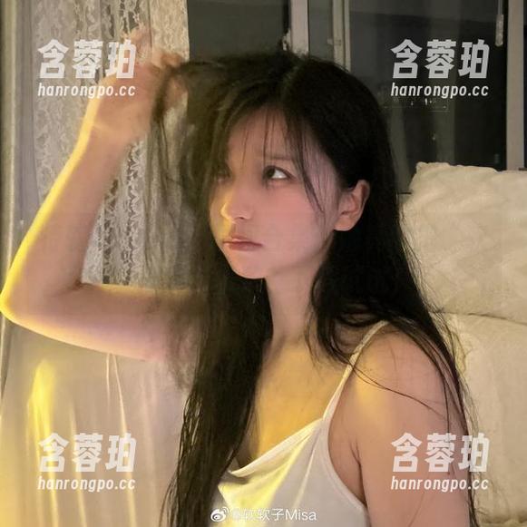 特软儿Sona的睡裙合集：她真的把“软”演绎到极致？下载试试！