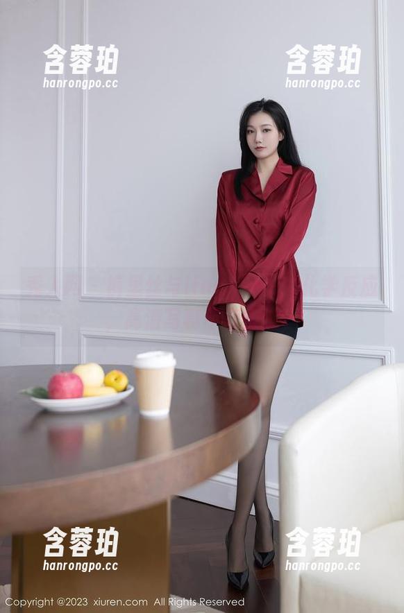 秀人网 - 裤里丝与lingyu69的化学反应，高清写真不容错过！