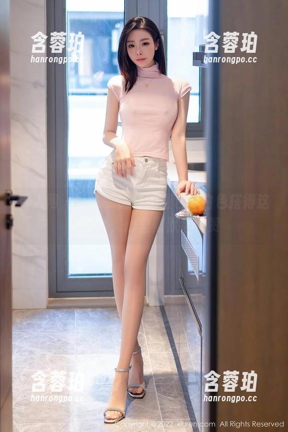 秀人网 - tina_甜仔的图包，白色搭得这么巧妙，心里默默给个赞