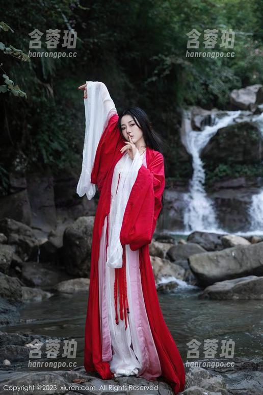 秀人网-奈沐子 秀人网 - 图包里的清纯和奈沐子,我在想为什么这么迷人,分享这个反常的观察。