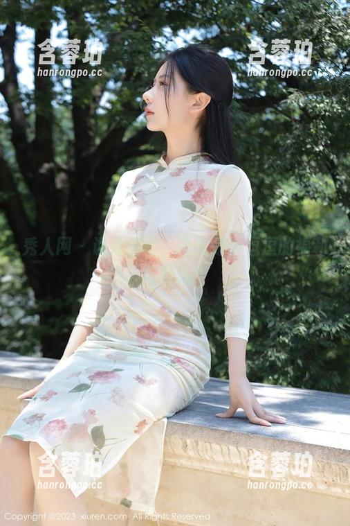 秀人网 - 说是旅行，其实是小逗逗的福利写真秀！