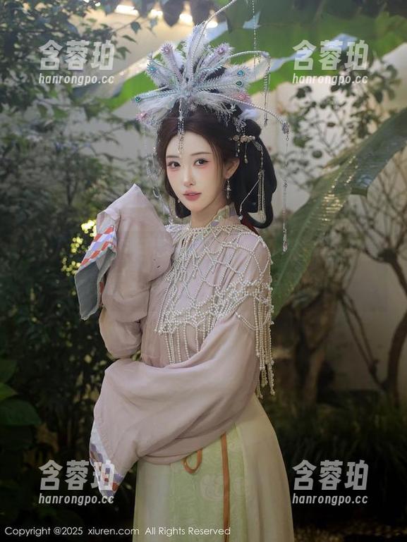 秀人网 - 绯月樱-Chery的礼服真有一套，高清图册看了忍不住想评论！