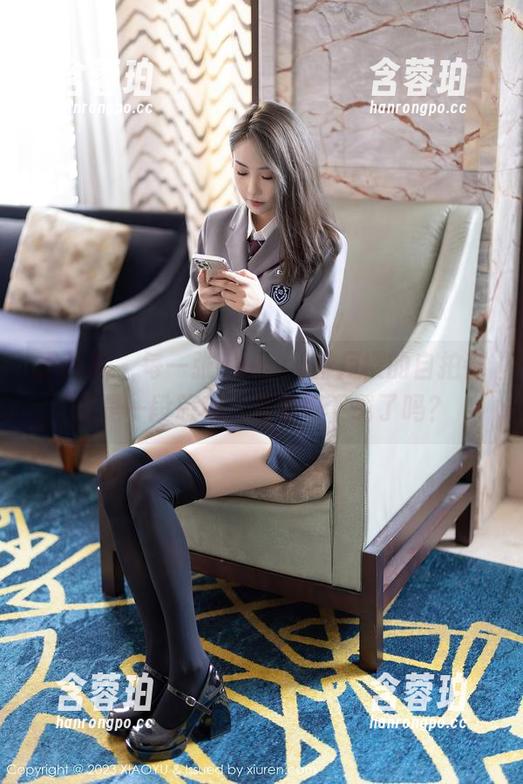 语画界-cherry绯月樱 语画界 - 每一张cherry绯月樱的自拍都像是一段旅程,准备好下载了吗?