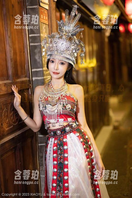 语画界-王馨瑶yanni 语画界 - 在线看王馨瑶yanni的夏日,心想着这是什么神仙气质!我这身只能穿夏季拖鞋了!