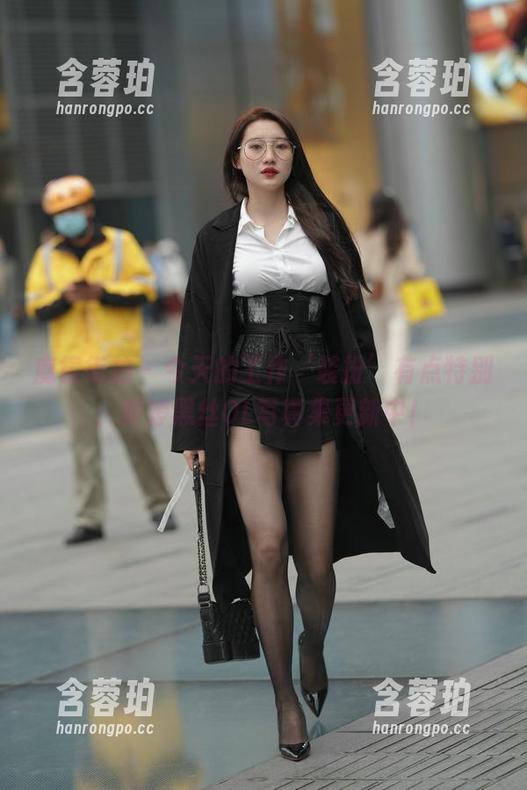 魔镜街拍 - 今天的工作‘装扮’有点特别：婷婷黑丝OL写真集更新中！