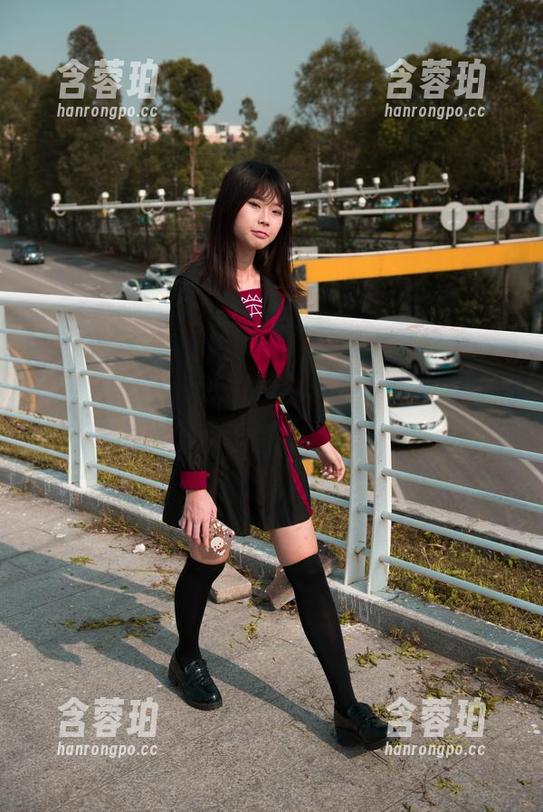 魔镜街拍 - 在商业广场出没的萌宝儿，哈哈镜警报响起，快来看她的包臀裙肉丝图包！